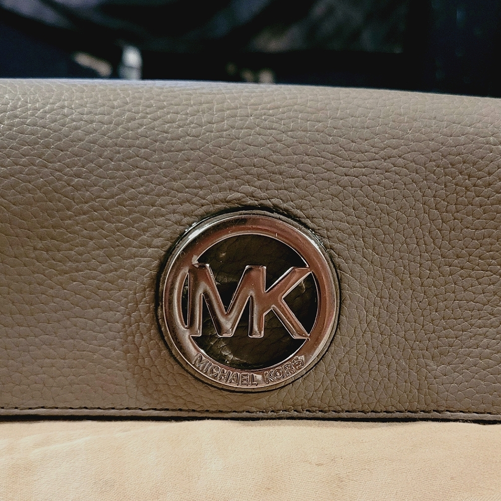 Gray Leather Michael Kors Wallet